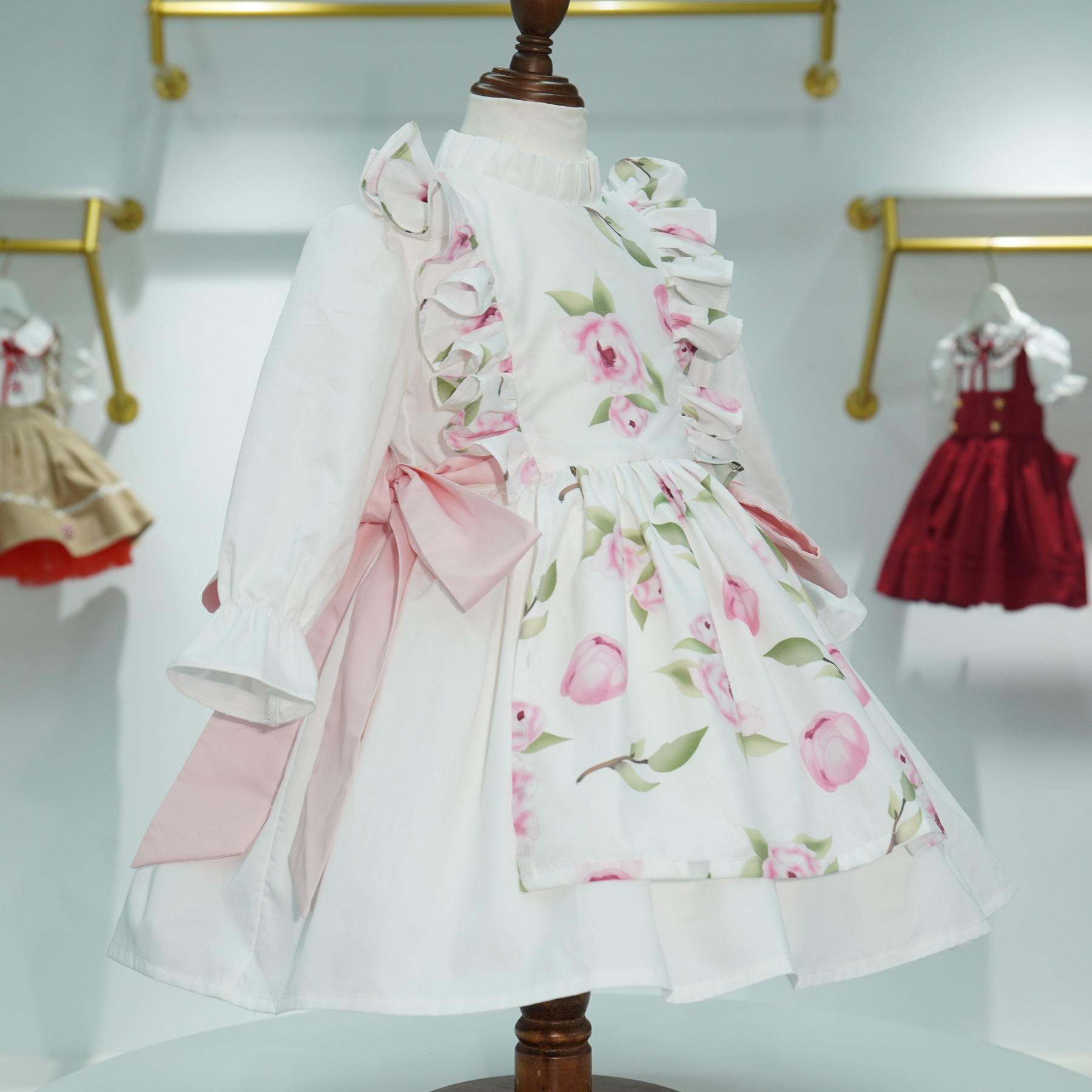 Осеннее платье для девочки с ц – обзор и цена Embroidery White Dress