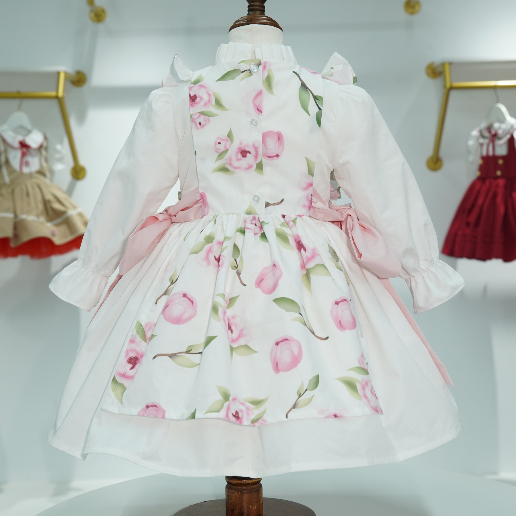 Осеннее платье для девочки с ц – обзор и цена Embroidery White Dress